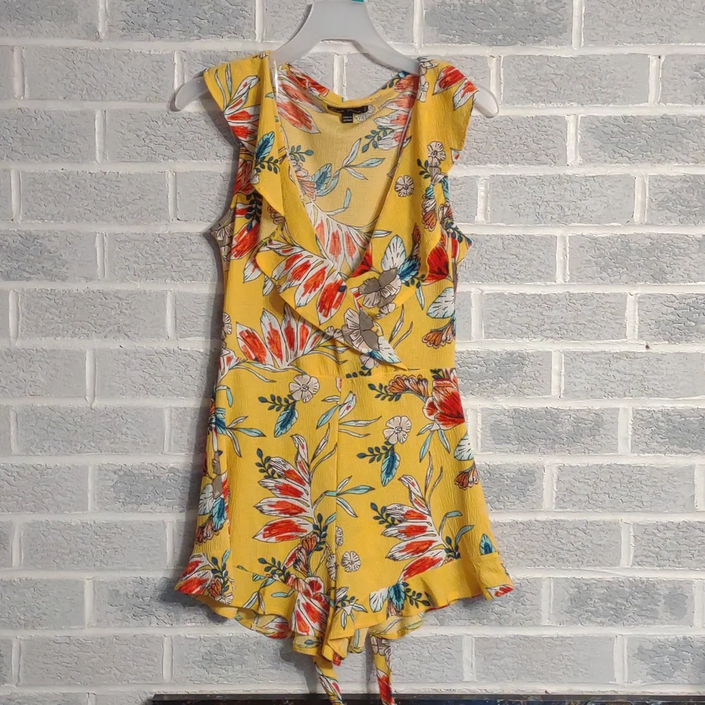 FREE w Bundle Love Tree Yellow Tropical Floral Print Ruffled V-Neck Romper Small